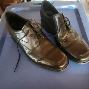 Mens Clark's loafers lace up.